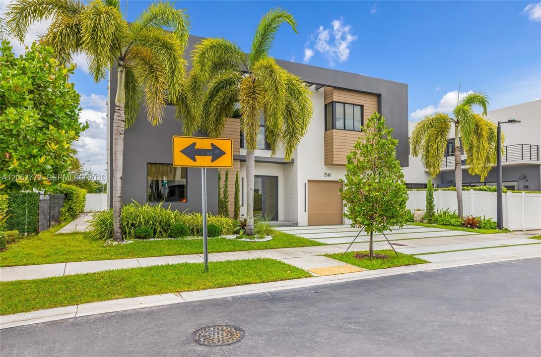 For Sale: $1,850,000 (6 beds, 7 baths, 4306 Square Feet)