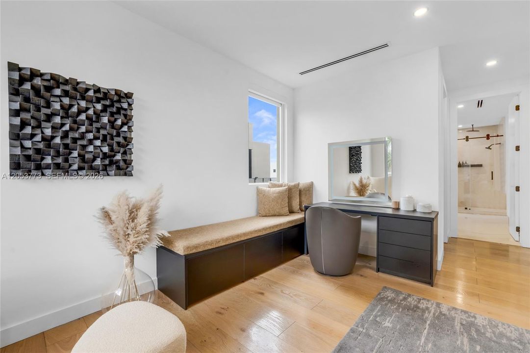 For Sale: $1,850,000 (6 beds, 7 baths, 4306 Square Feet)