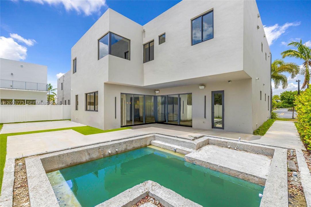 For Sale: $1,850,000 (6 beds, 7 baths, 4306 Square Feet)