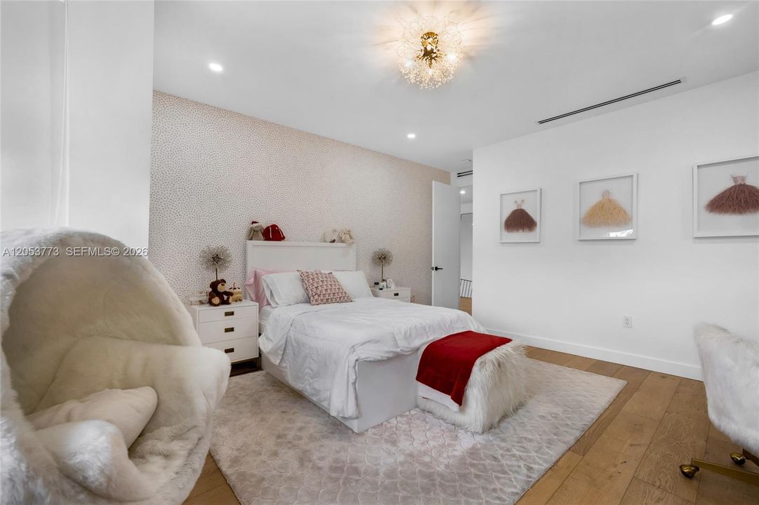 For Sale: $1,850,000 (6 beds, 7 baths, 4306 Square Feet)