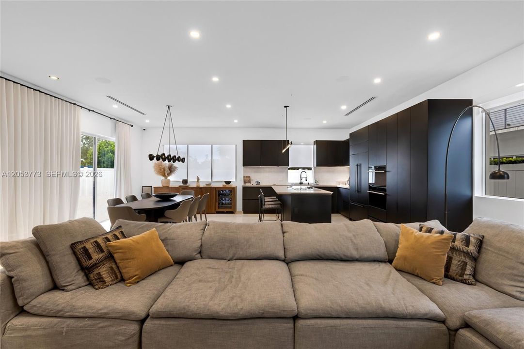 For Sale: $1,850,000 (6 beds, 7 baths, 4306 Square Feet)