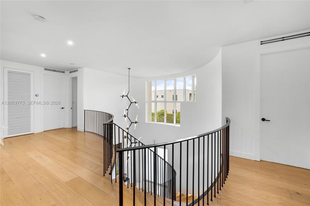 For Sale: $1,850,000 (6 beds, 7 baths, 4306 Square Feet)