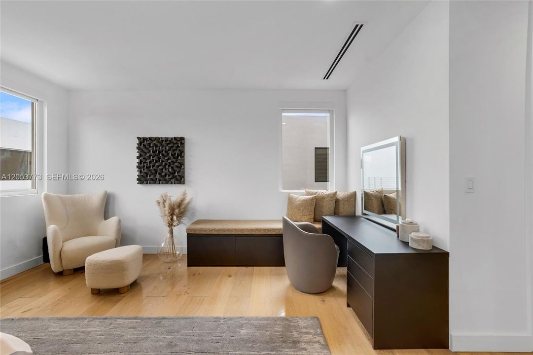 For Sale: $1,850,000 (6 beds, 7 baths, 4306 Square Feet)
