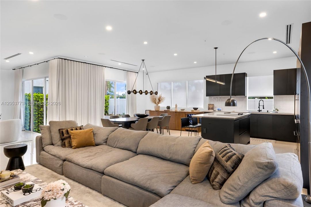 For Sale: $1,850,000 (6 beds, 7 baths, 4306 Square Feet)
