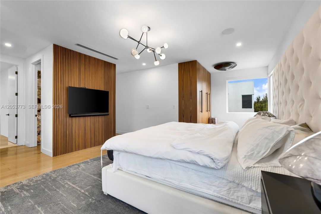 For Sale: $1,850,000 (6 beds, 7 baths, 4306 Square Feet)