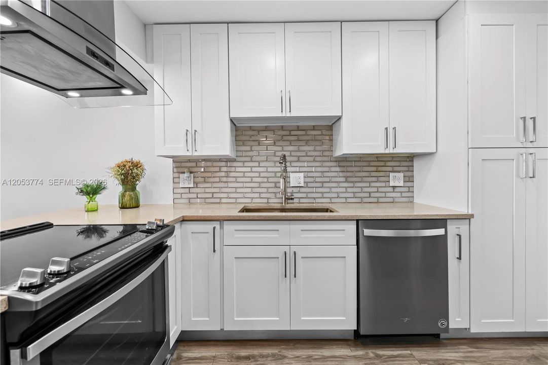 For Sale: $310,000 (3 beds, 2 baths, 1390 Square Feet)
