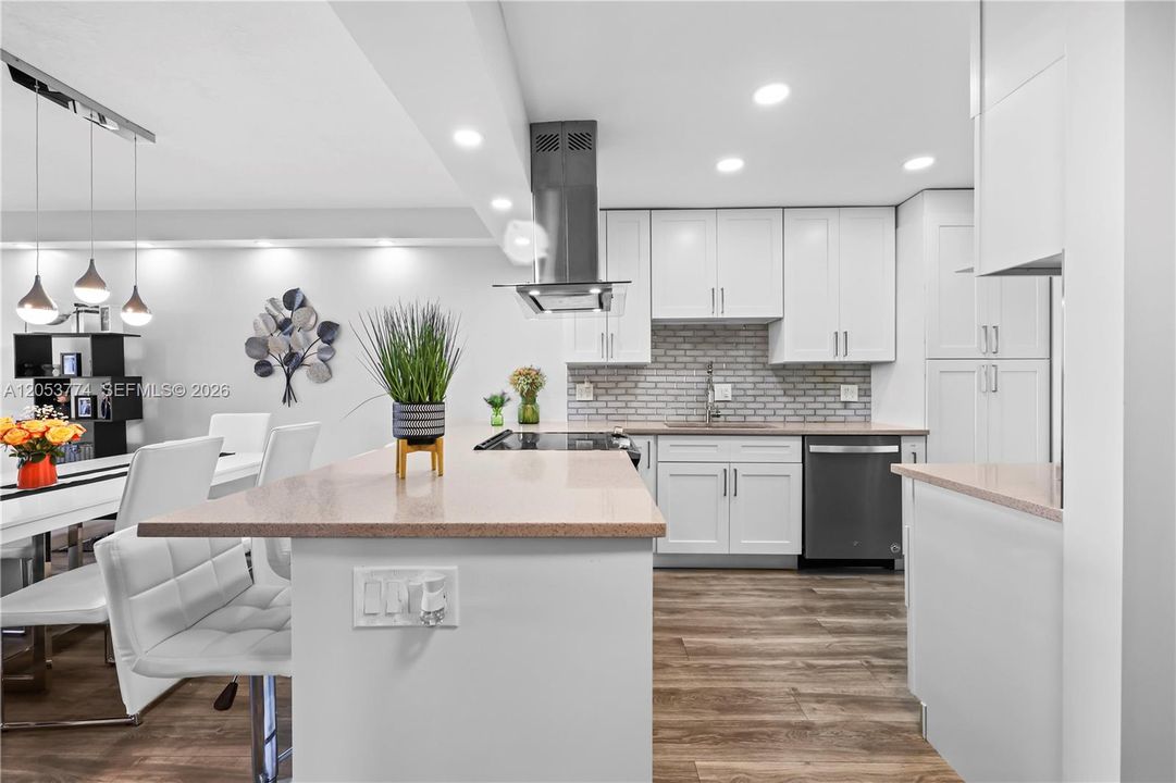 For Sale: $310,000 (3 beds, 2 baths, 1390 Square Feet)