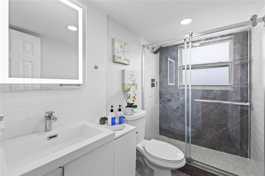 For Sale: $310,000 (3 beds, 2 baths, 1390 Square Feet)