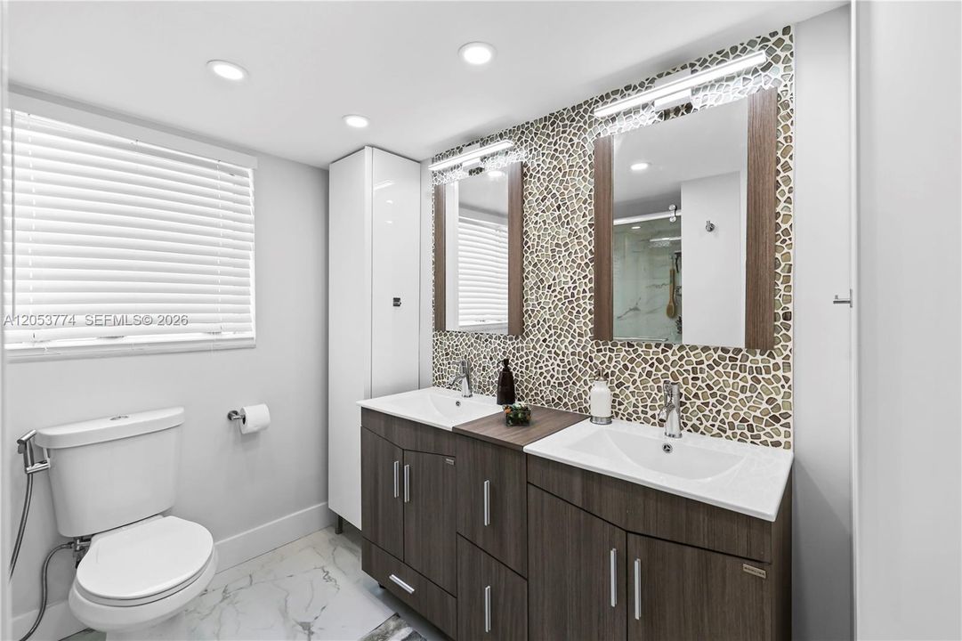 For Sale: $310,000 (3 beds, 2 baths, 1390 Square Feet)