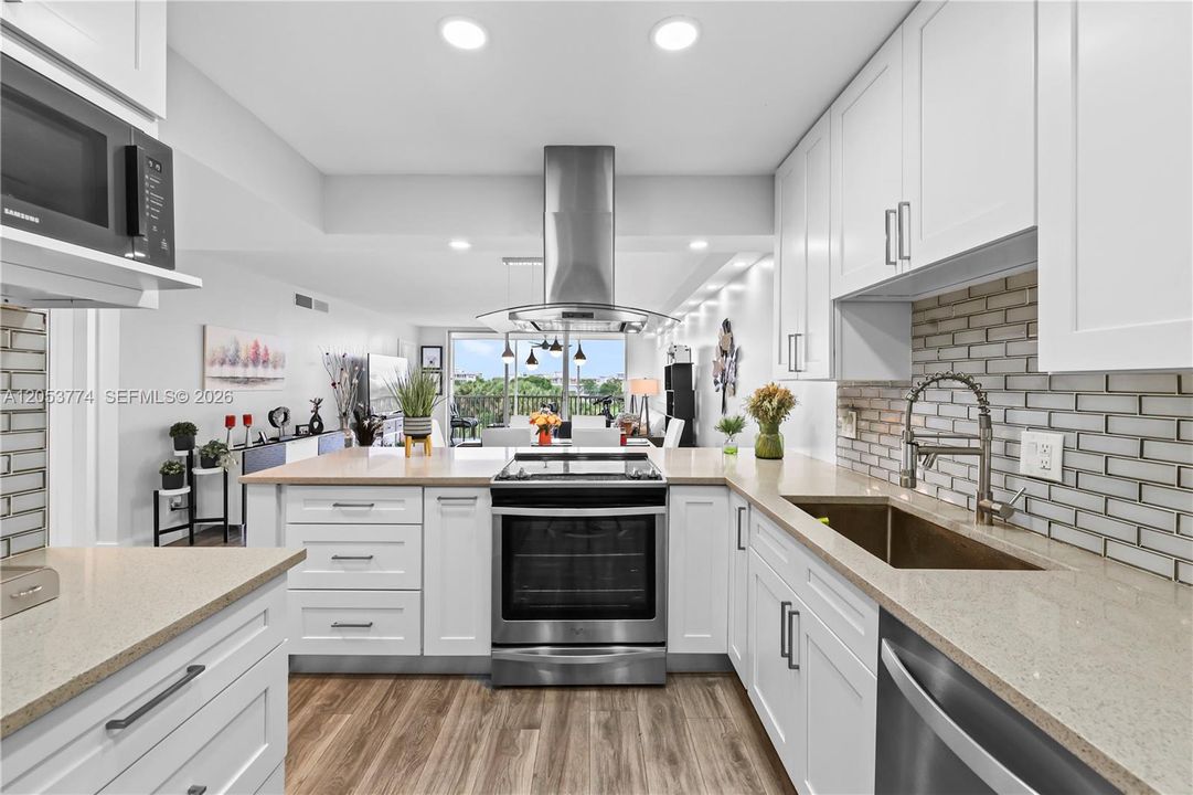 For Sale: $310,000 (3 beds, 2 baths, 1390 Square Feet)