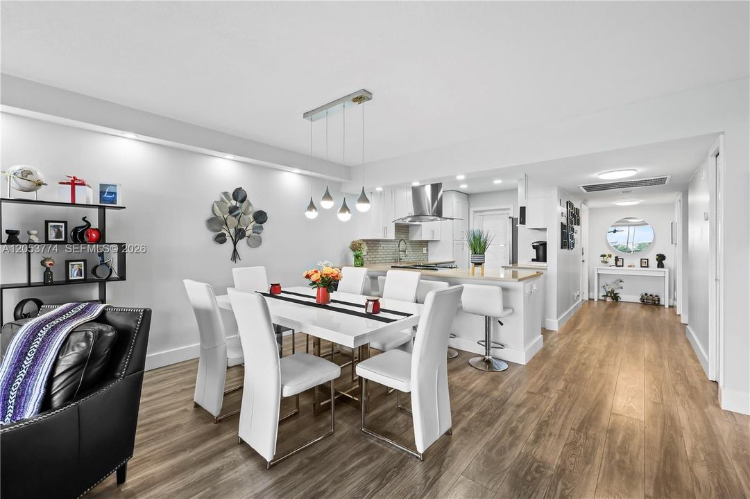 For Sale: $310,000 (3 beds, 2 baths, 1390 Square Feet)