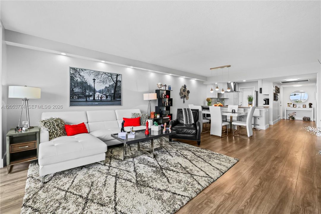 For Sale: $310,000 (3 beds, 2 baths, 1390 Square Feet)
