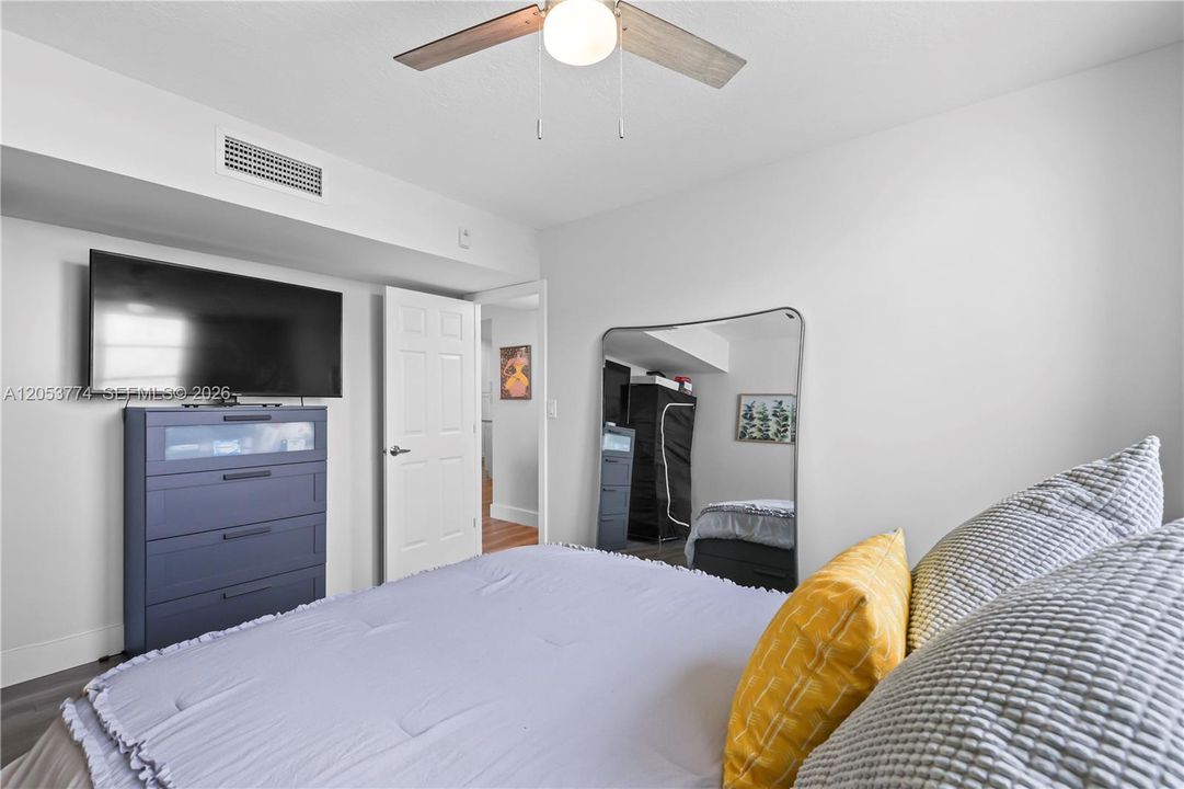 For Sale: $310,000 (3 beds, 2 baths, 1390 Square Feet)