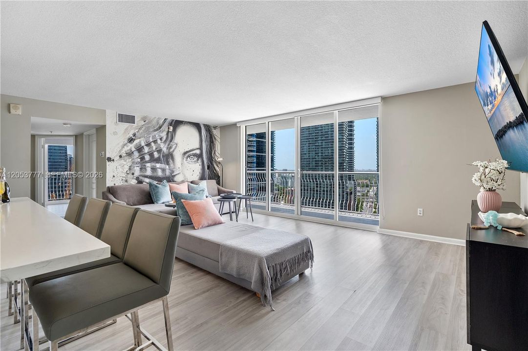 En Venta: $749,990 (2 camas, 2 baños, 1105 Pies cuadrados)