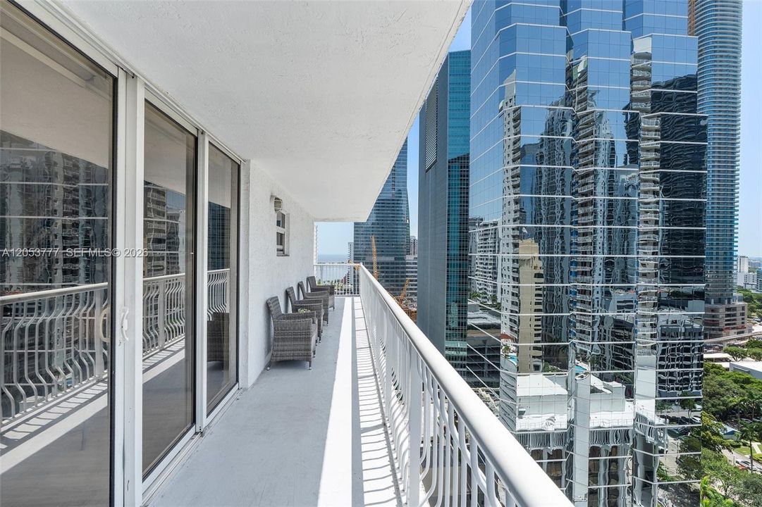 En Venta: $749,990 (2 camas, 2 baños, 1105 Pies cuadrados)