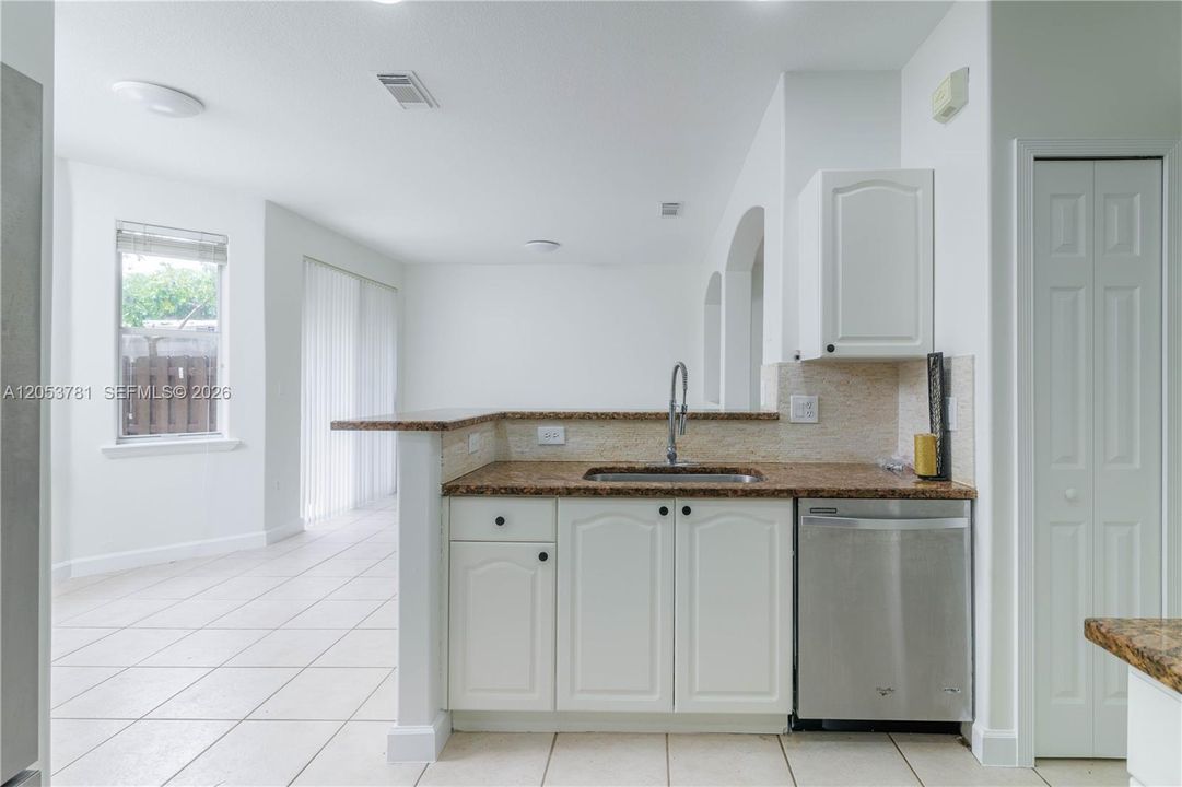 For Rent: $3,500 (3 beds, 2 baths, 1822 Square Feet)