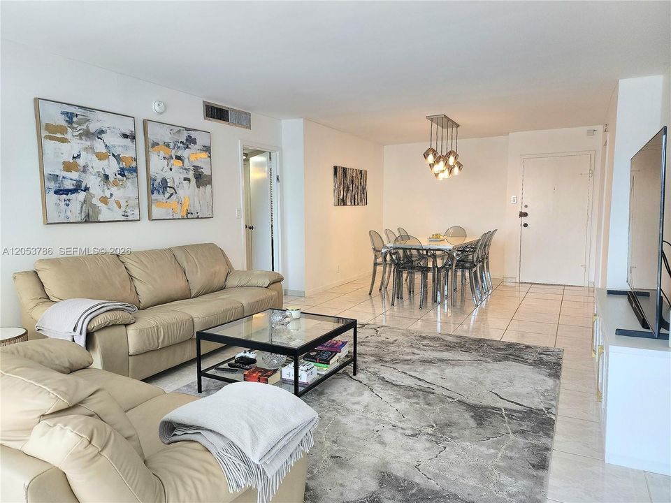 En Venta: $499,000 (2 camas, 2 baños, 1248 Pies cuadrados)