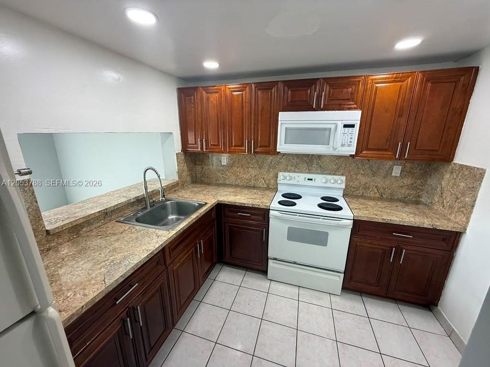 В аренду: $1,800 (1 спален, 1 ванн, 708 Квадратных фут)