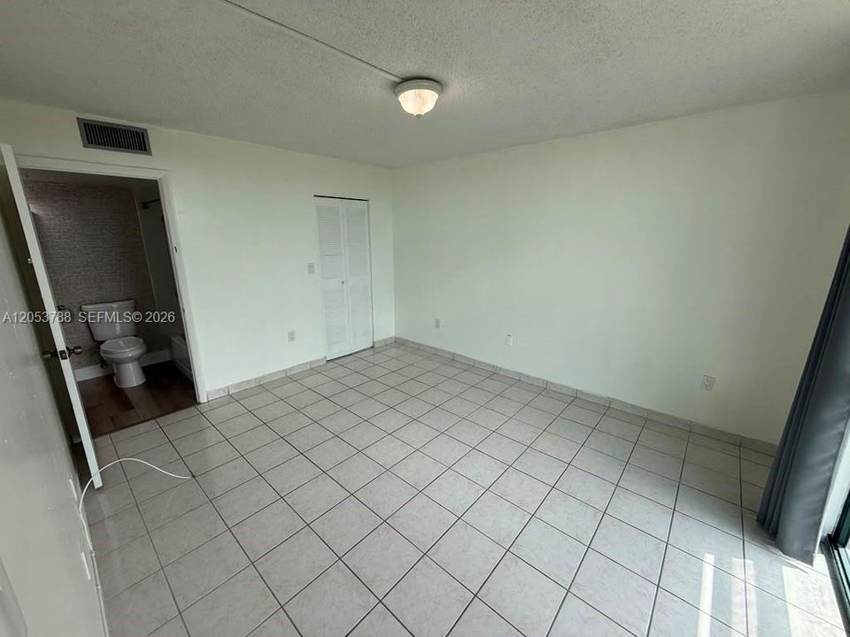 В аренду: $1,800 (1 спален, 1 ванн, 708 Квадратных фут)
