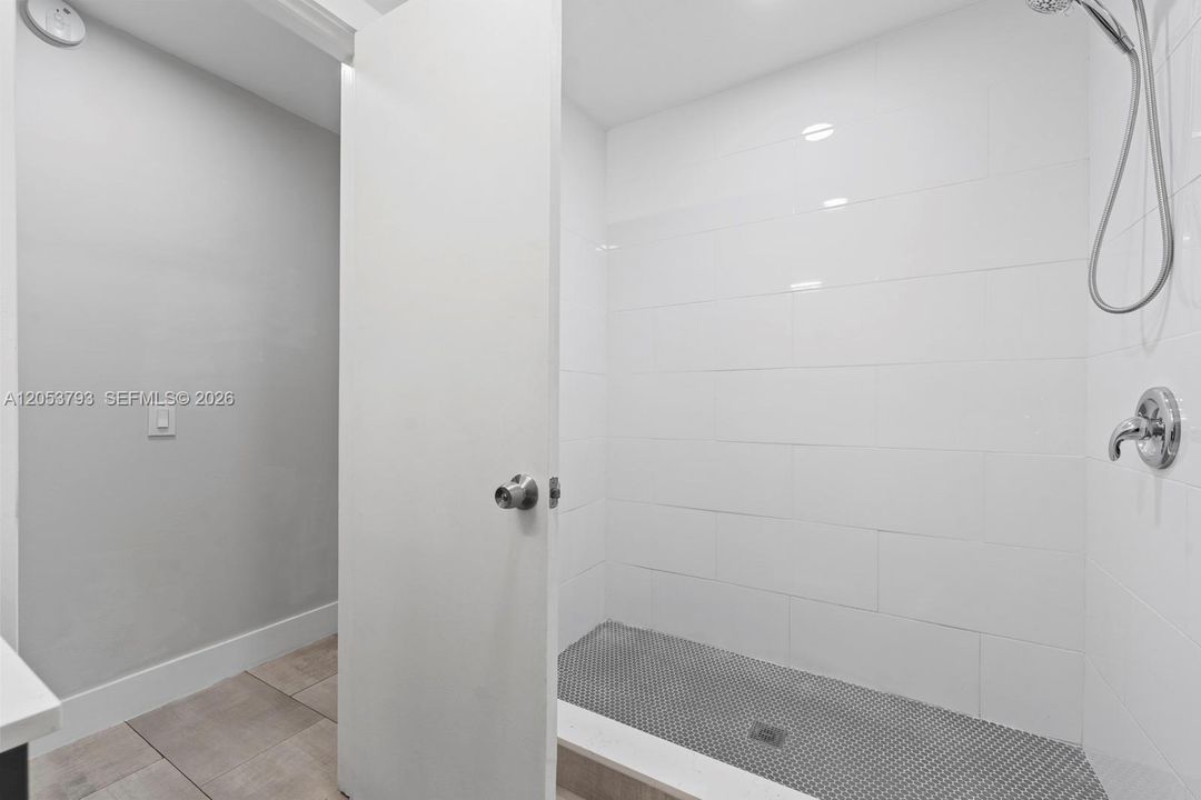 Под контрактом: $549,999 (2 спален, 2 ванн, 1383 Квадратных фут)