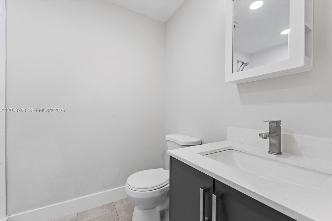 Под контрактом: $549,999 (2 спален, 2 ванн, 1383 Квадратных фут)