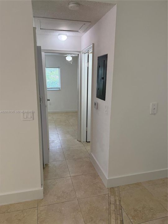 For Rent: $1,960 (2 beds, 1 baths, 749 Square Feet)