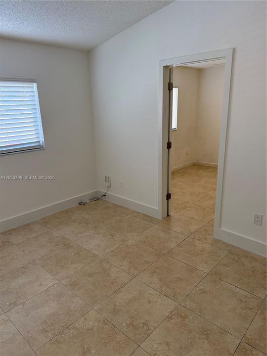 For Rent: $1,960 (2 beds, 1 baths, 749 Square Feet)