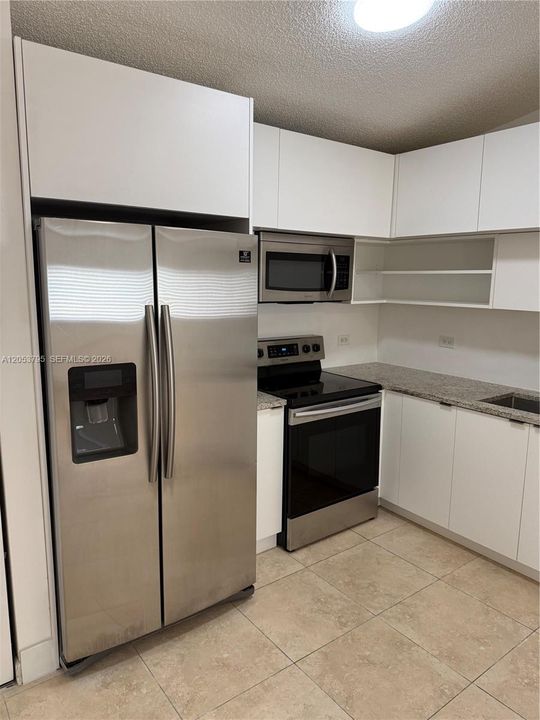 For Rent: $1,960 (2 beds, 1 baths, 749 Square Feet)