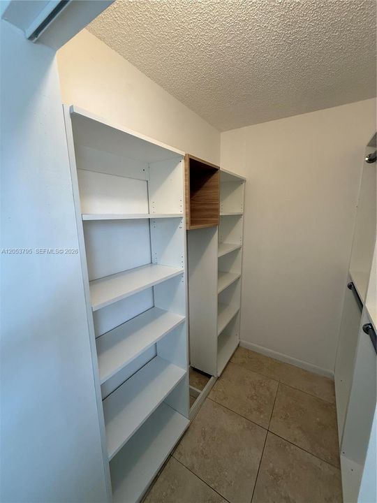 For Rent: $1,960 (2 beds, 1 baths, 749 Square Feet)