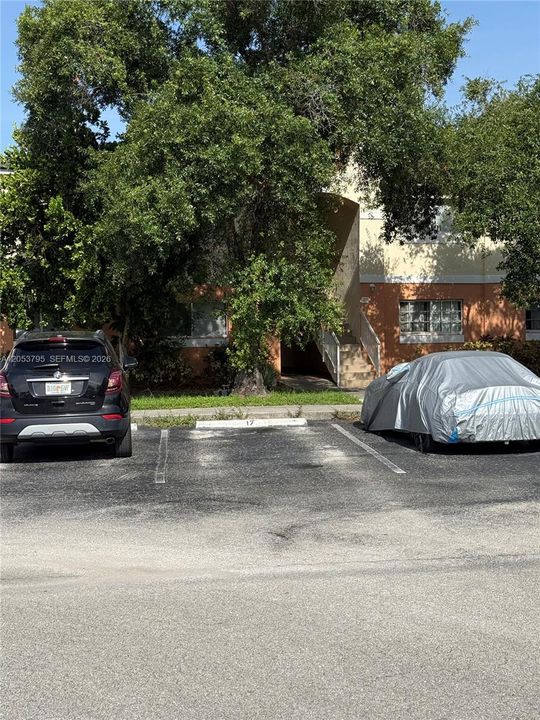For Rent: $1,960 (2 beds, 1 baths, 749 Square Feet)