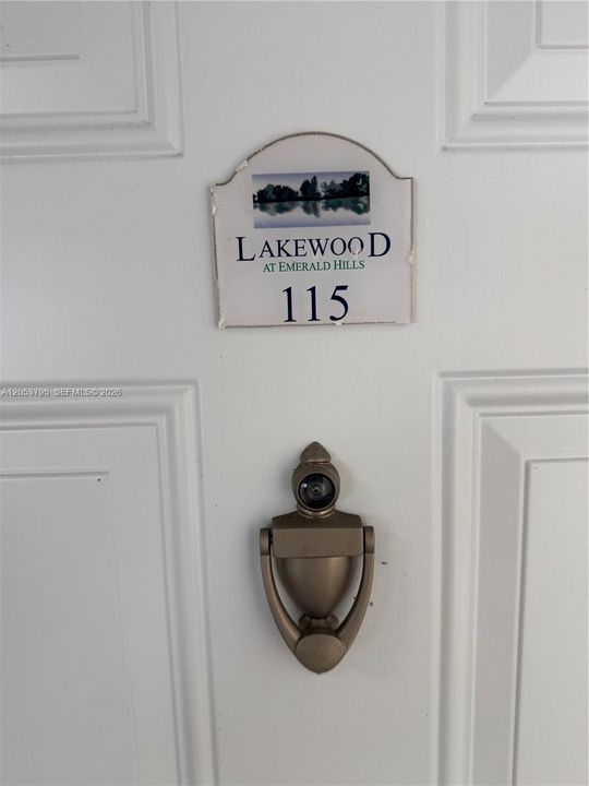 For Rent: $1,960 (2 beds, 1 baths, 749 Square Feet)