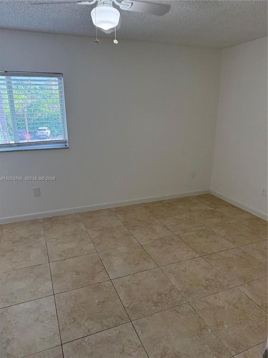 For Rent: $1,960 (2 beds, 1 baths, 749 Square Feet)