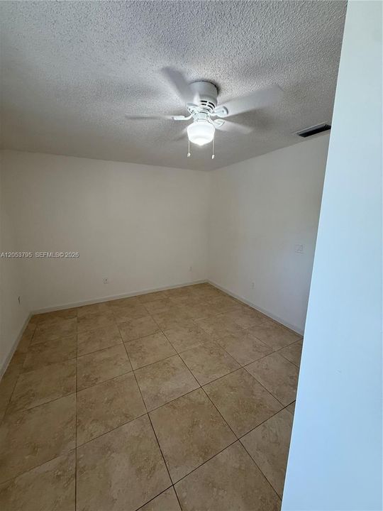 For Rent: $1,960 (2 beds, 1 baths, 749 Square Feet)