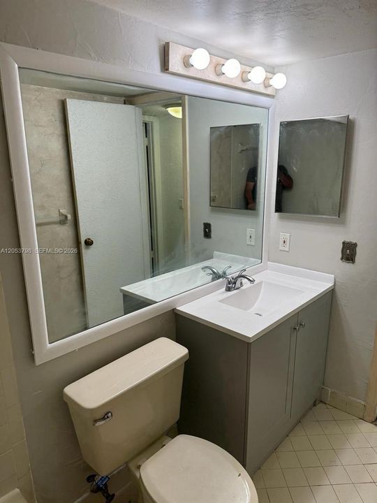 For Rent: $2,000 (2 beds, 2 baths, 920 Square Feet)