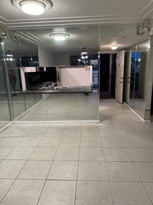 For Rent: $2,000 (2 beds, 2 baths, 920 Square Feet)