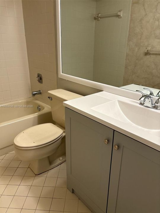 For Rent: $2,000 (2 beds, 2 baths, 920 Square Feet)