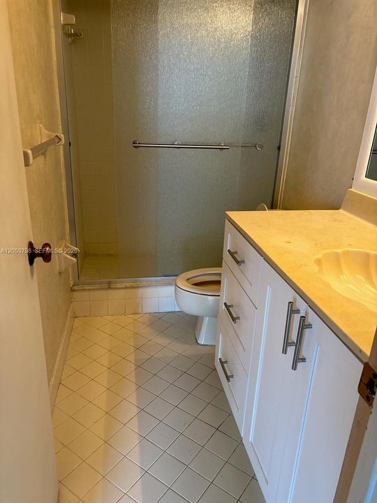 For Rent: $2,000 (2 beds, 2 baths, 920 Square Feet)