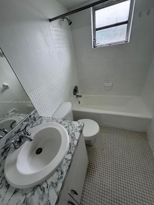 For Rent: $2,000 (2 beds, 1 baths, 10783 Square Feet)