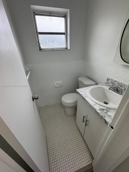 For Rent: $2,000 (2 beds, 1 baths, 10783 Square Feet)