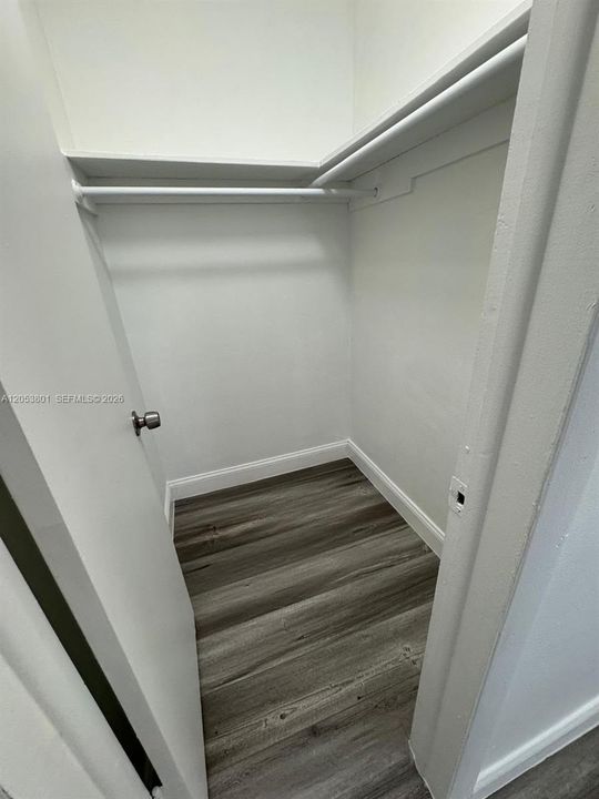 For Rent: $2,000 (2 beds, 1 baths, 10783 Square Feet)