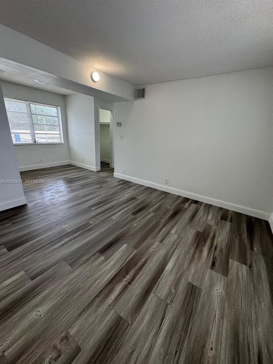 For Rent: $2,000 (2 beds, 1 baths, 10783 Square Feet)