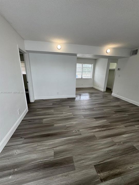 For Rent: $2,000 (2 beds, 1 baths, 10783 Square Feet)