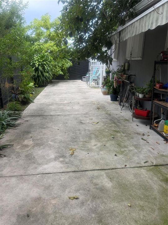Concrete side patio with fence on 440 sw 81 ave miami fl