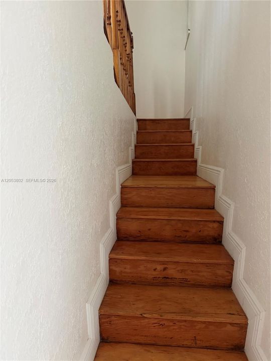 Stairs for 442 sw 81 ave miami fl to access 2nd floor