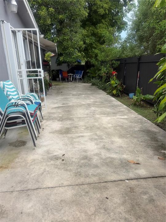 Concrete side patio on 440 sw 81 ave miami fl