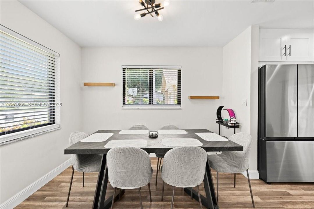 En Venta: $615,000 (3 camas, 2 baños, 1193 Pies cuadrados)