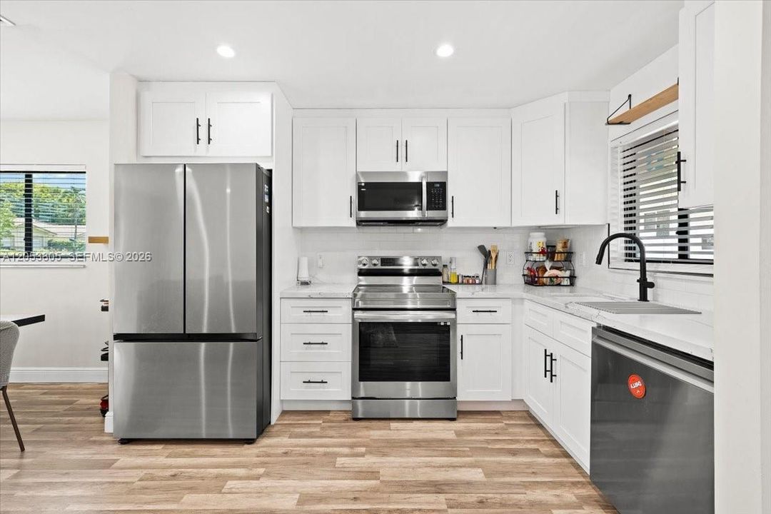 En Venta: $615,000 (3 camas, 2 baños, 1193 Pies cuadrados)