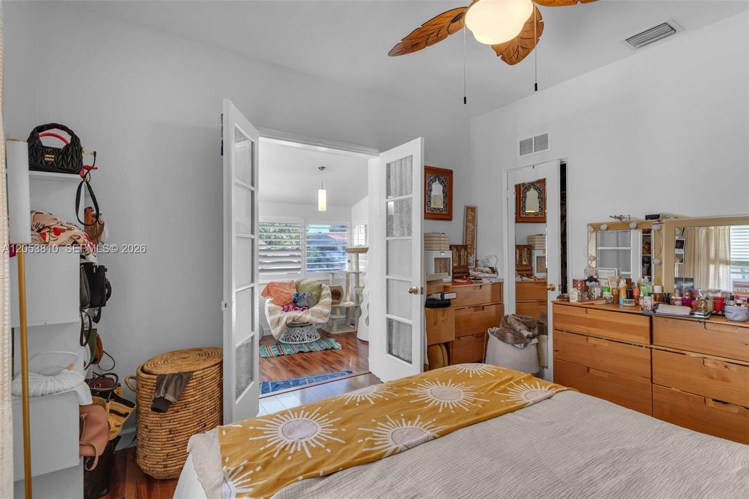 For Rent: $3,500 (2 beds, 1 baths, 1122 Square Feet)