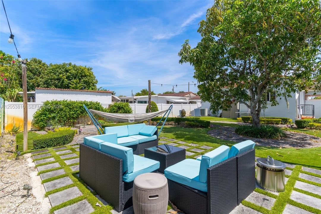 For Rent: $3,500 (2 beds, 1 baths, 1122 Square Feet)