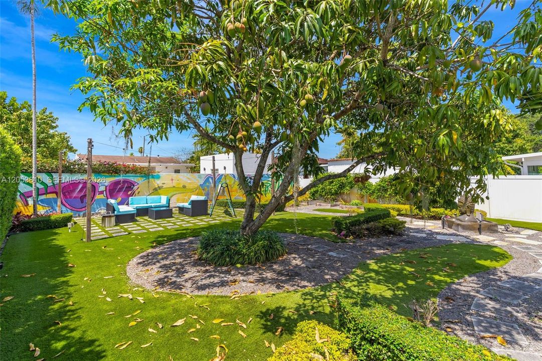 For Rent: $3,500 (2 beds, 1 baths, 1122 Square Feet)